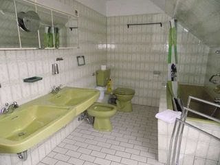 Doppelwaschbecken, Dusche (Badewanne), Bidet