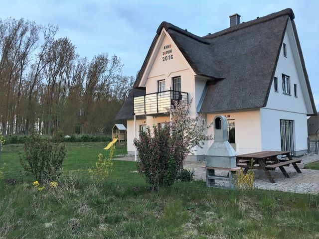 E13 Reetdachhaus "MaLeLuV" mit Kamin &am Ferienwohnung  Mecklenburger Ostseeküste