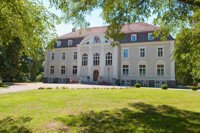Schloss Zinzow - Fewo 6 (4-Raumfewo 140 m²) Ferienwohnung  Greifswalder Bodden
