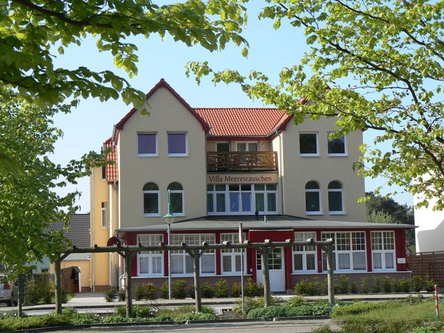 Villa Meeresrauschen - Perle (Vorbau - links vorne Ferienwohnung in Zempin