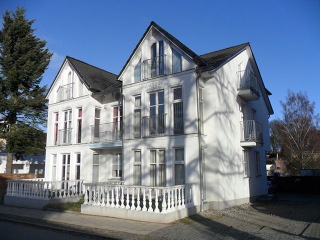 Villa Aida - FW 3 im Hochparterre mit Terrasse und Ferienwohnung in Ahlbeck Ostseebad
