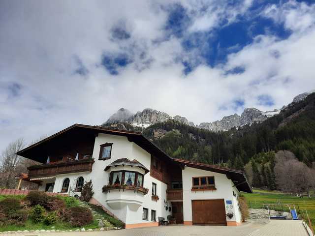 Haus Wolfgang Stecher & Massagepraxis Stecher  Ferienwohnung  Tirol
