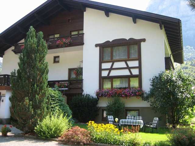 Gästehaus Melitta Moosbrugger - Doppelzimmer  Ferienwohnung  Vorarlberg