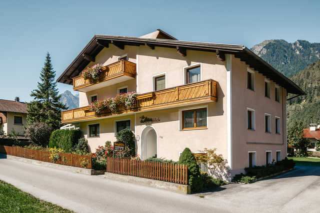 Haus Bergblick - Apart Adrian 1 Ferienwohnung in Österreich