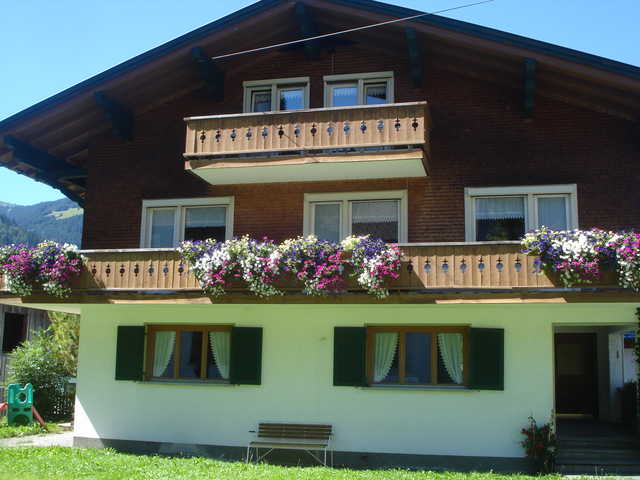 Haus Brunhilde - Doppelzimmer 1 mit Balkon 1 Ferienwohnung  Vorarlberg